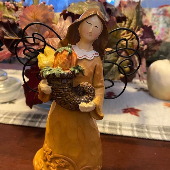 Autumn Harvest Angel - Picture 1 of 3
